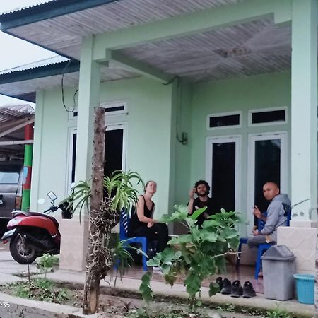 Petra Homestay Bangka Leda Рутенг Экстерьер фото