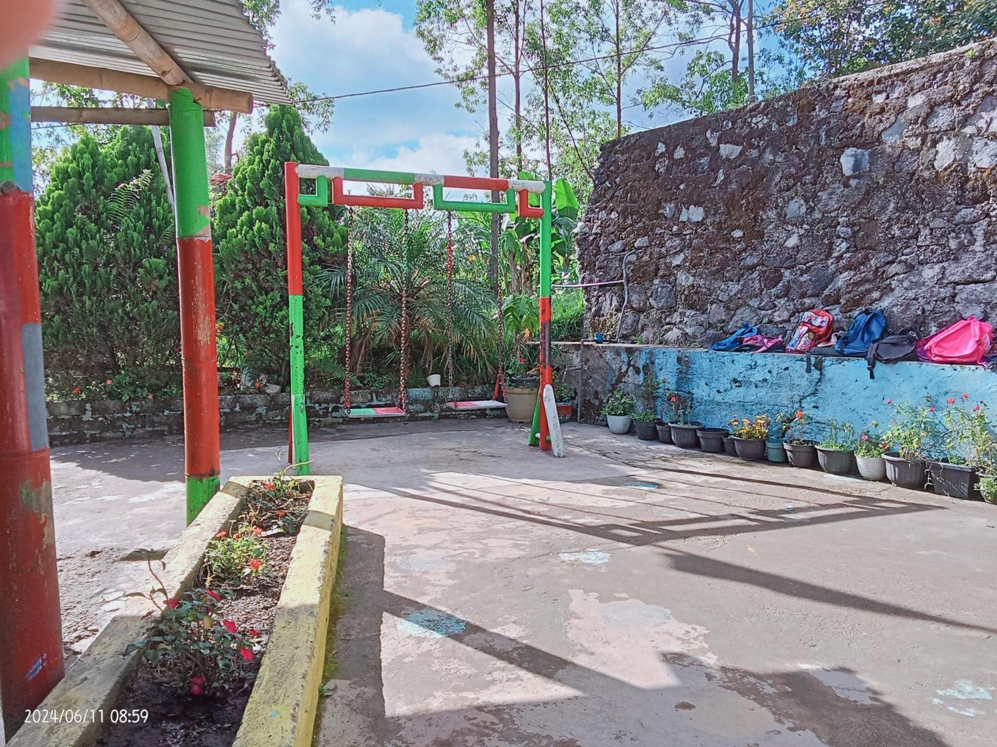 Petra Homestay Bangka Leda Рутенг Экстерьер фото