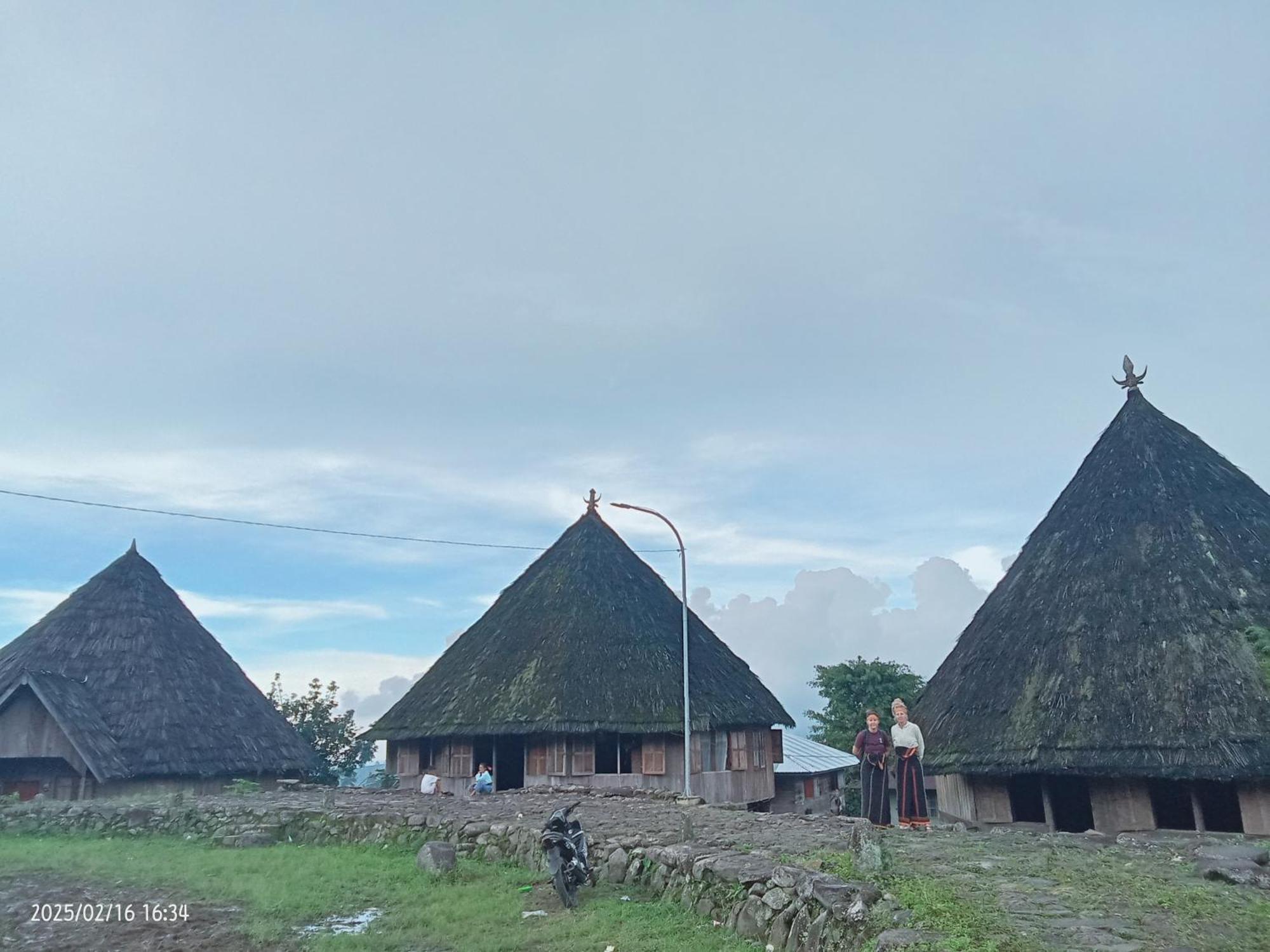 Petra Homestay Bangka Leda Рутенг Экстерьер фото