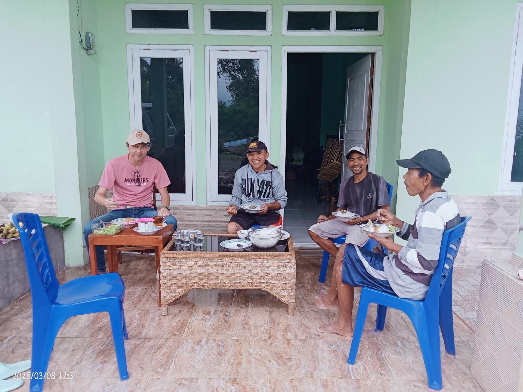 Petra Homestay Bangka Leda Рутенг Экстерьер фото