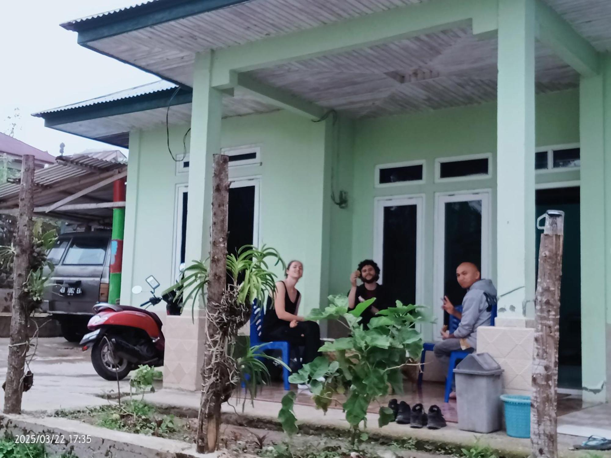 Petra Homestay Bangka Leda Рутенг Экстерьер фото