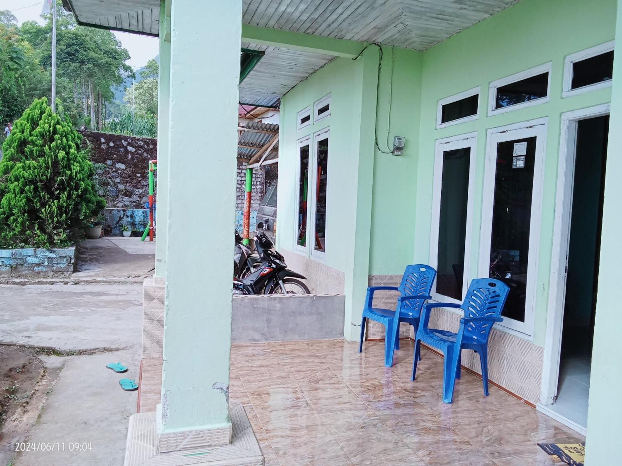 Petra Homestay Bangka Leda Рутенг Экстерьер фото