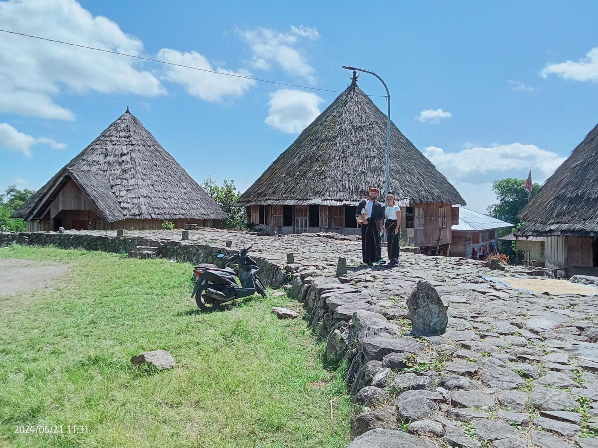 Petra Homestay Bangka Leda Рутенг Экстерьер фото